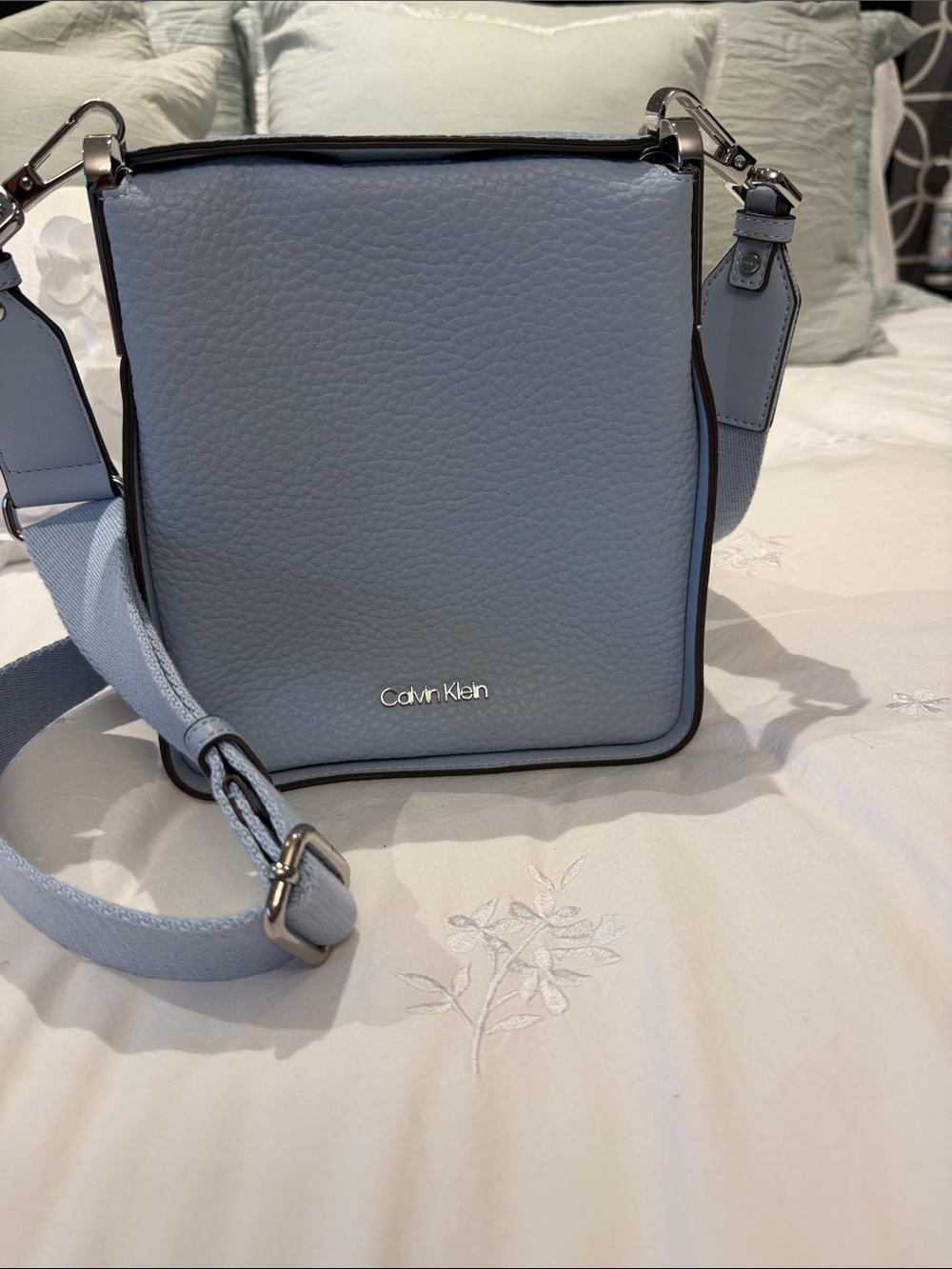 CALVIN KLEIN GENUINE LEATHER CROSSBODY BAG